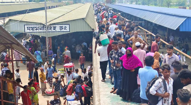 ঈদযাত্রায় ট্রেনে উপচে পড়া ভিড়, নেই সিডিউল বিপর্যয়
