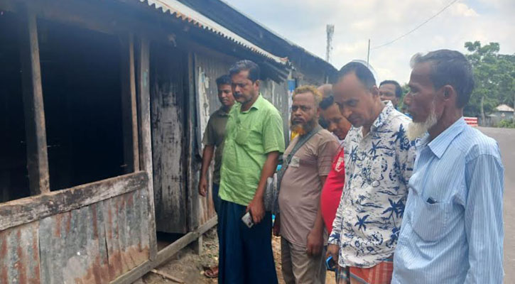 সাতলায় বিএনপির অস্থায়ী কার্যালয়ে ভাঙচুর-আগুন