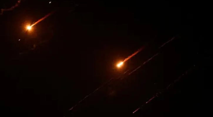 ইসরায়েলে আঘাত হানল ইরানের ক্ষেপণাস্ত্র