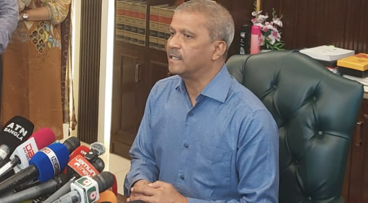 বিকেলে বৈঠক, সরকারি কর্মচারীদের ধৈর্য ধরতে বললেন আইন উপদেষ্টা