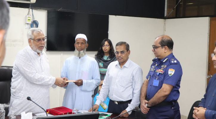 ঝুঁকি নিয়ে রেলসেবা, সম্মাননা পেলেন ৩ কর্মী
