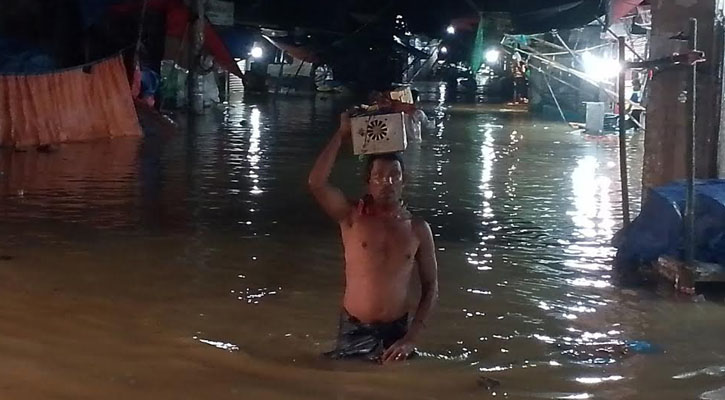 ফুলগাজী-পরশুরামে ফের বন্যা নিয়ন্ত্রণ বাঁধে ভাঙন