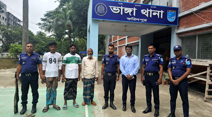 আড়িয়াল খাঁ নদ থেকে অবৈধ ৬ ড্রেজার জব্দ, আটক ৩