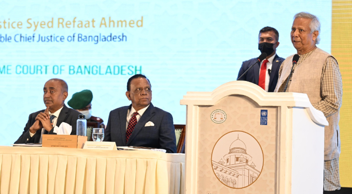 স্বাধীন ও দক্ষ বিচার বিভাগ গড়তে অন্তর্বর্তী সরকার প্রতিশ্রুতিবদ্ধ: প্রধান উপদেষ্টা