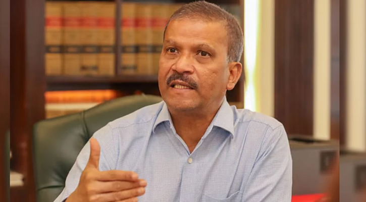 ডেইলি স্টার ও প্রথম আলোর দুটি নিউজ নিয়ে ক্ষোভ ঝাড়লেন আইন উপদেষ্টা