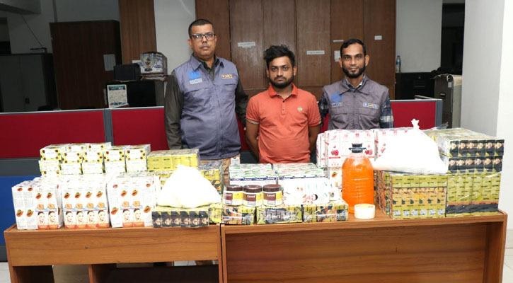 অনলাইনে ভেজাল বিদেশি প্রসাধনী বিক্রি, প্রতারক গ্রেপ্তার