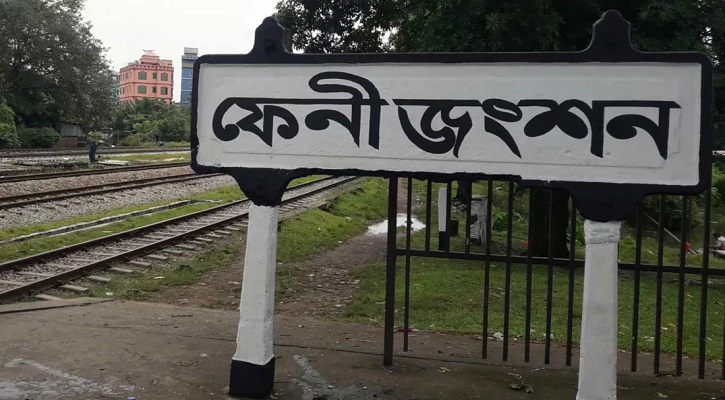 সিগন্যাল অমান্য করে রেলপথে অটোরিকশা, ট্রেনের ধাক্কায় যাত্রী নিহত