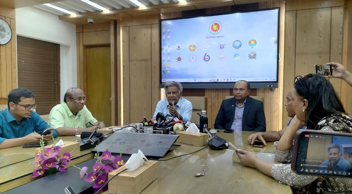 বিদেশিদের বন্দর পরিচালনার দায়িত্ব নিয়ে নেগোসিয়েশন চলছে: নৌ উপদেষ্টা