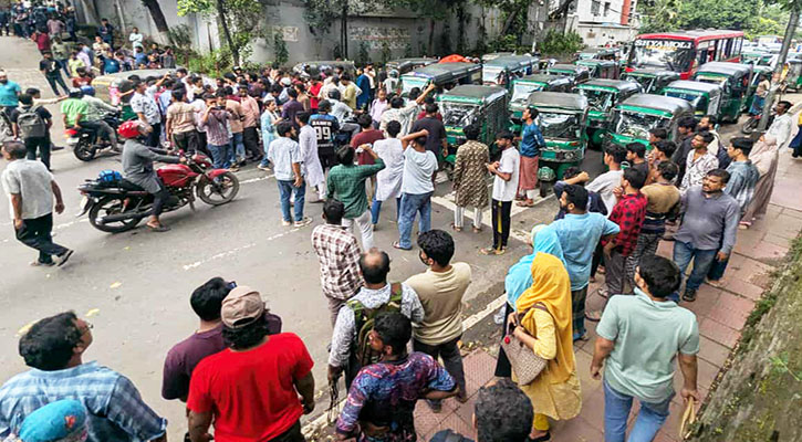 চট্টগ্রামে ডিআইজি অফিসের সামনে এনসিপি-বৈষম্যবিরোধীদের বিক্ষোভ