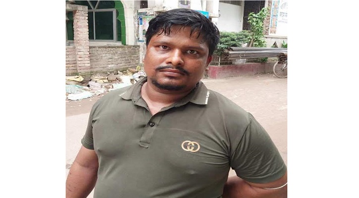 চোরাই স্বর্ণ পরে স্ত্রীর টিকটক, স্বামী গ্রেপ্তার