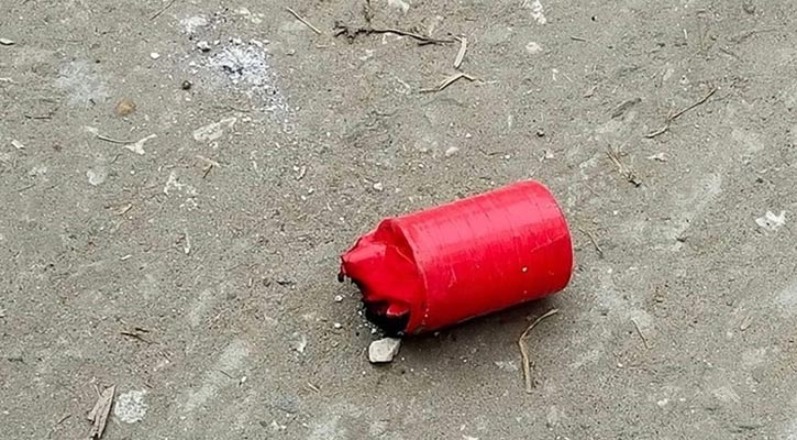 এনসিপির প্রদর্শনী চলাকালে শাহবাগে ককটেল বিস্ফোরণ