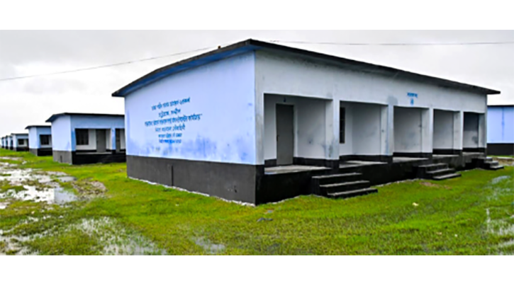 সন্দ্বীপে ৩৪০টি ঘর হস্তান্তর করল নৌবাহিনী 