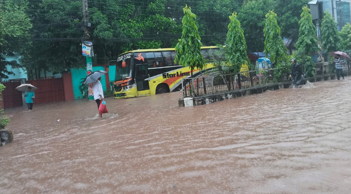 ফেনীতে মৌসুমের সর্বোচ্চ বৃষ্টিপাত রেকর্ড, শহরে জলাবদ্ধতা
