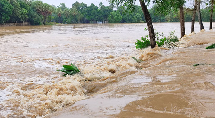 ফেনীতে বৃষ্টির রেকর্ড, মুহুরী পাড়ে বন্যা