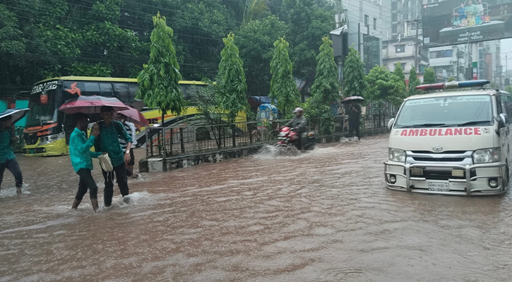 ফেনীতে বন্যা পরিস্থিতির অবনতি, আশ্রয়কেন্দ্রে ছুটছে মানুষ