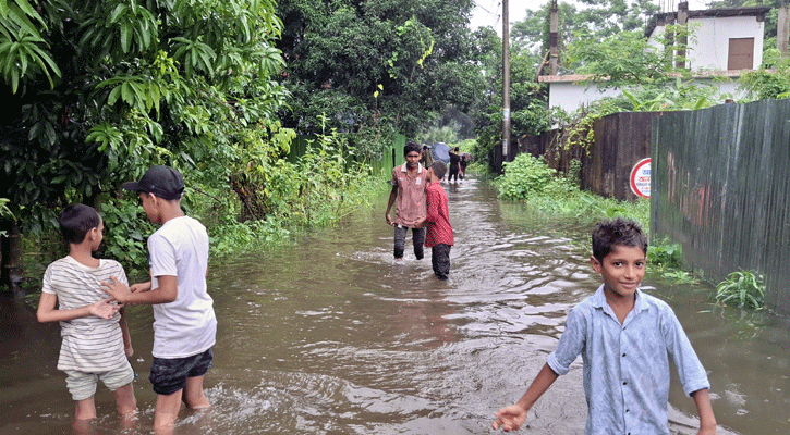 নোয়াখালীতে ২০৮ মিলিমিটার বৃষ্টিপাত, লাখো মানুষ পানিবন্দি