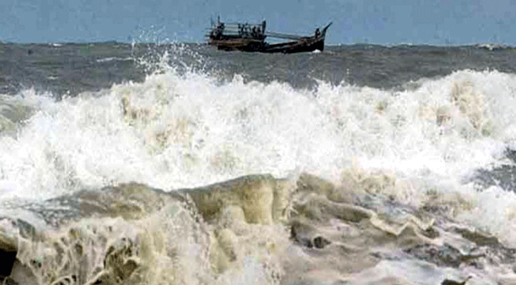 বঙ্গোপসাগরে ট্রলার ডুবিতে ৩ জেলে নিখোঁজ