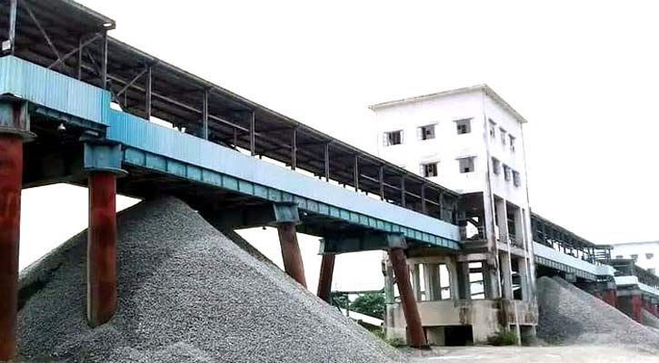 এক সপ্তাহ পর ফের মধ্যপাড়ায় পাথর উত্তোলন শুরু