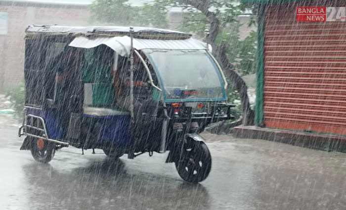 বুধবার কিছুটা কমবে বৃষ্টি