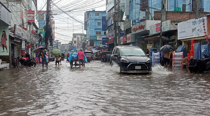 সৈয়দপুরে এক ঘণ্টার বৃষ্টিতেই জলাবদ্ধতা