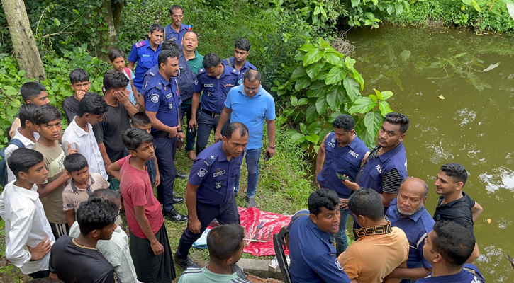 পুকুর ঘাটে মিললো অস্ত্র ও গুলিসহ নগদ টাকা