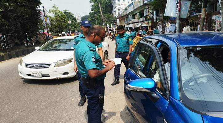 রাজধানীতে ট্রাফিক আইন লঙ্ঘনে ২১৭৩ মামলা
