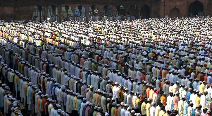 নামাজে কাতার সোজা করতে হয় কেন