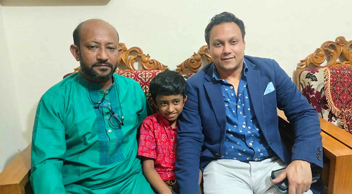 সাংবাদিক ফারুক মুনিরের পাশে সাঈদ আল নোমান