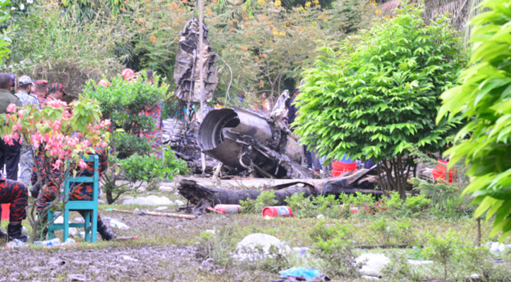 মধ্যরাতে মাইলস্টোন স্কুল প্রাঙ্গণে শিক্ষার্থীদের বিক্ষোভ