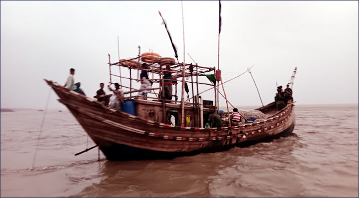 সাগরে মাছ ধরতে গিয়ে ট্রলারসহ ১১ জেলে অপহরণ