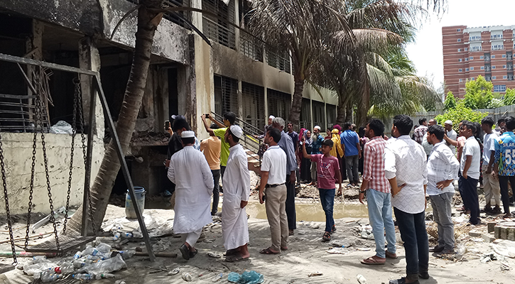 মাইলস্টোনে ঢুকতে পারছে উৎসুক জনতা