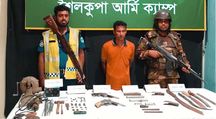 ঝিনাইদহে যৌথবাহিনীর অভিযানে অস্ত্র উদ্ধার