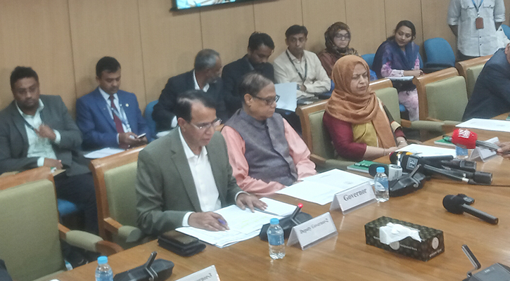 সংকোচনমূলক মুদ্রানীতি ঘোষণা করল বাংলাদেশ ব্যাংক