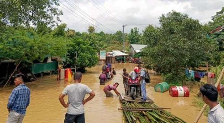 ভারী বৃষ্টিতে ডুবলো সড়ক, সাজেকে আটকা কয়েকশ পর্যটক