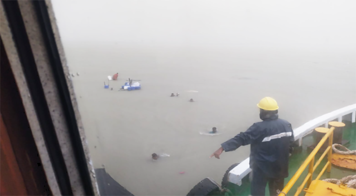 সাগরে ভাসতে থাকা ৫ জেলেকে উদ্ধার করলো ‘দিশারি ২’