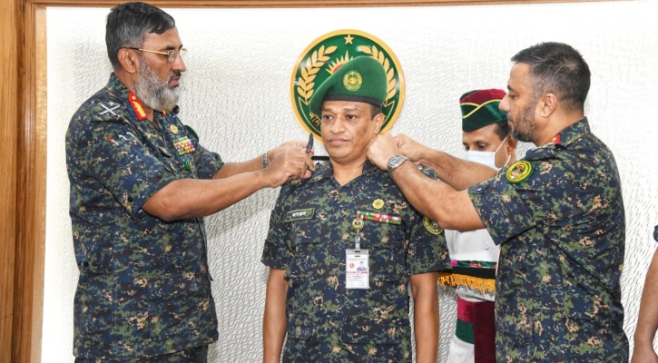 পদোন্নতিপ্রাপ্ত ১৫ আনসার কর্মকর্তাকে র‌্যাংক ব্যাজ পরালেন মহাপরিচালক