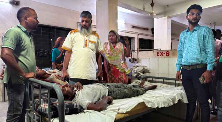 সাংবাদিককে বাড়ি থেকে তুলে নিয়ে হত্যাচেষ্টা, গ্রেপ্তার ১