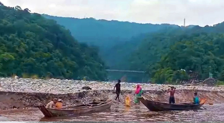 সাদাপাথরের মতো জাফলংয়েও পাথর লুট, প্রশাসনের অভিযান