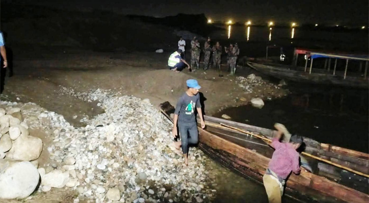 লুণ্ঠিত পাথর ফেরাতে রাতের অন্ধকারে যৌথ বাহিনীর অভিযান