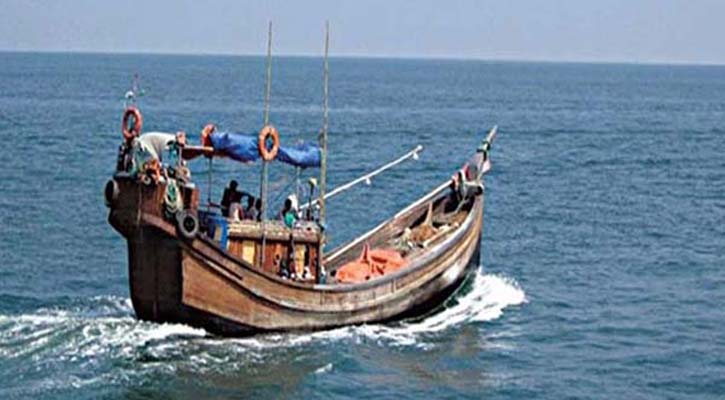 গভীর সাগরে মাছ ধরা নৌকা ও ট্রলার যেতে মানা