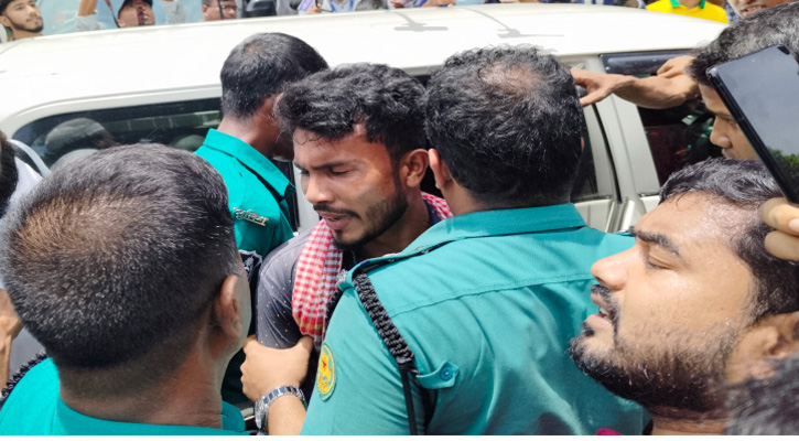 ৩২ নম্বরে ফুল দিতে এসে মারধরের শিকার এক ব্যক্তি