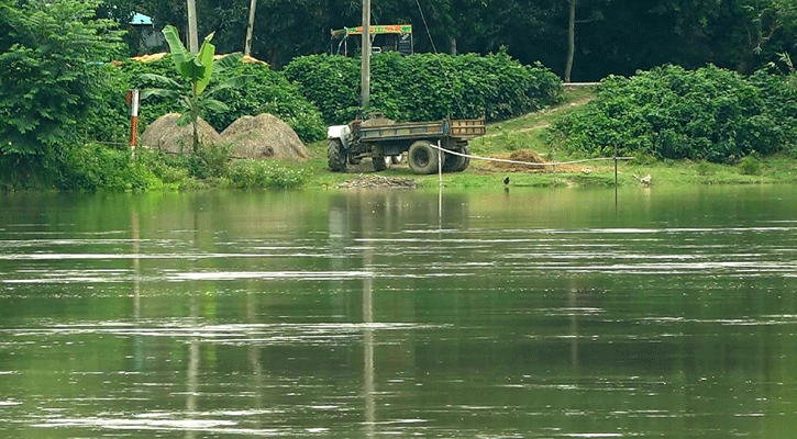 কমতে শুরু করেছে নওগাঁর সব নদীর পানি