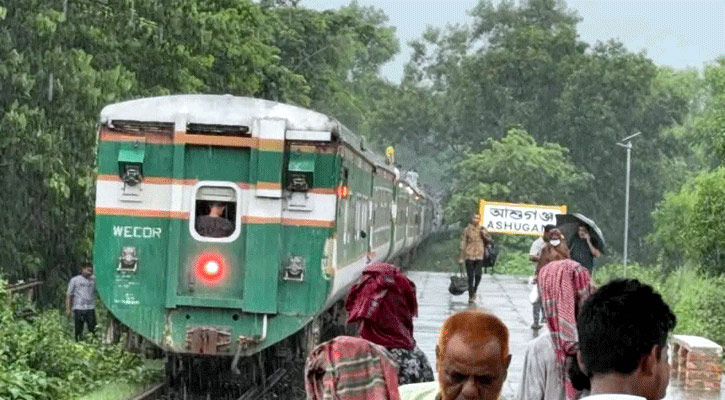 ব্রাহ্মণবাড়িয়ায় ৪ ঘণ্টা পর ট্রেন চলাচল স্বাভাবিক