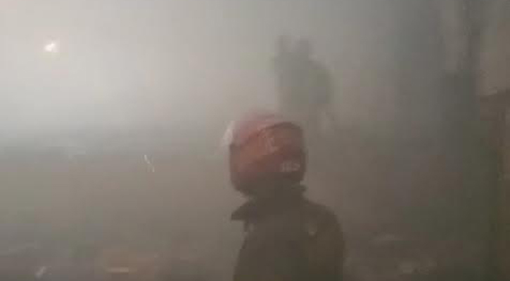 নারায়ণগঞ্জে শহীদ জিয়া হলে অগ্নিকাণ্ড