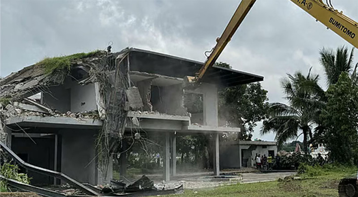 গুঁড়িয়ে দেওয়া হলো নসরুল হামিদের অবৈধ বাগানবাড়ি