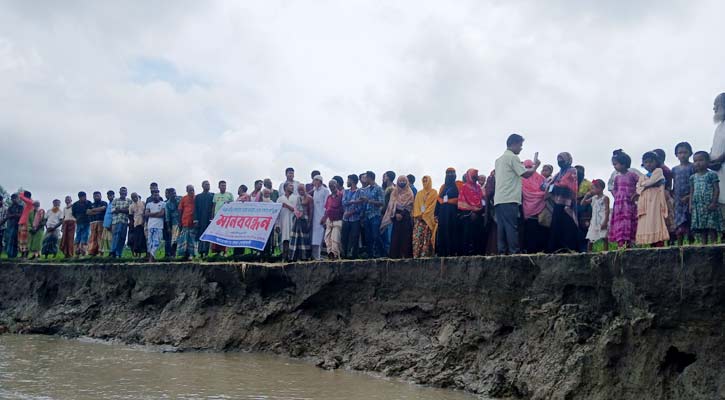 কুড়িগ্রামে তিস্তা নদী ভাঙন রোধের দাবিতে মানববন্ধন