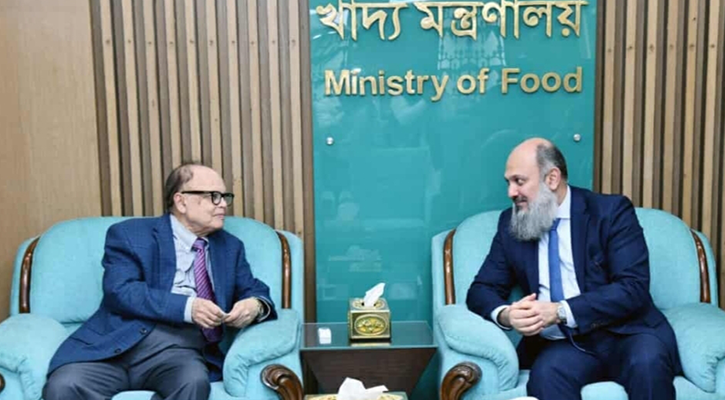 করাচি-চট্টগ্রাম জাহাজ চলাচলে বাণিজ্য বেড়েছে: খাদ্য উপদেষ্টা