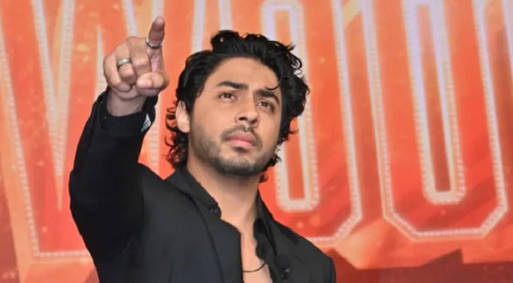 বলিউডে পা রেখেই এনসিবিকে খোঁচা দিলেন শাহরুখপুত্র!