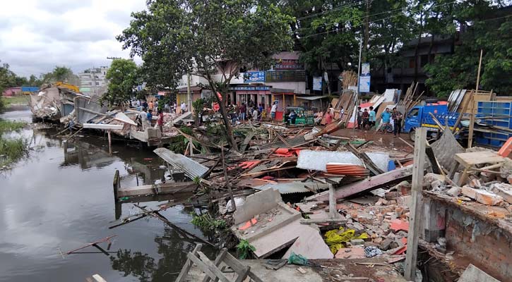 নোয়াখালীতে শতাধিক অবৈধ স্থাপনা উচ্ছেদ
