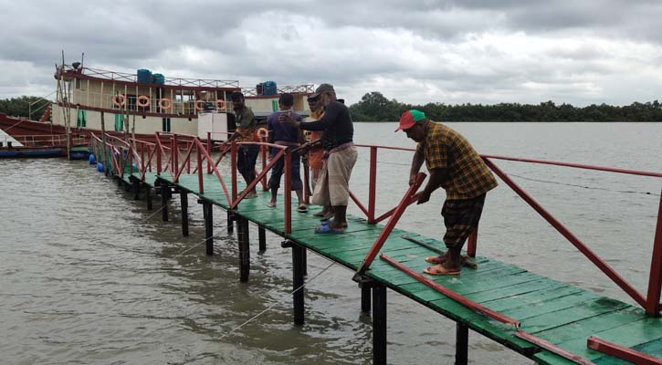 শ্যামনগরে নদীর চর দখল করে গড়ে উঠা রিসোর্ট উচ্ছেদ করলো প্রশাসন